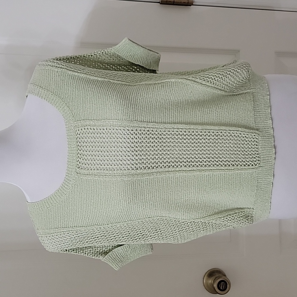 WOW Couture Size M Lightweight Muted Lime Green Short Sleeve Sweater. Open Knit